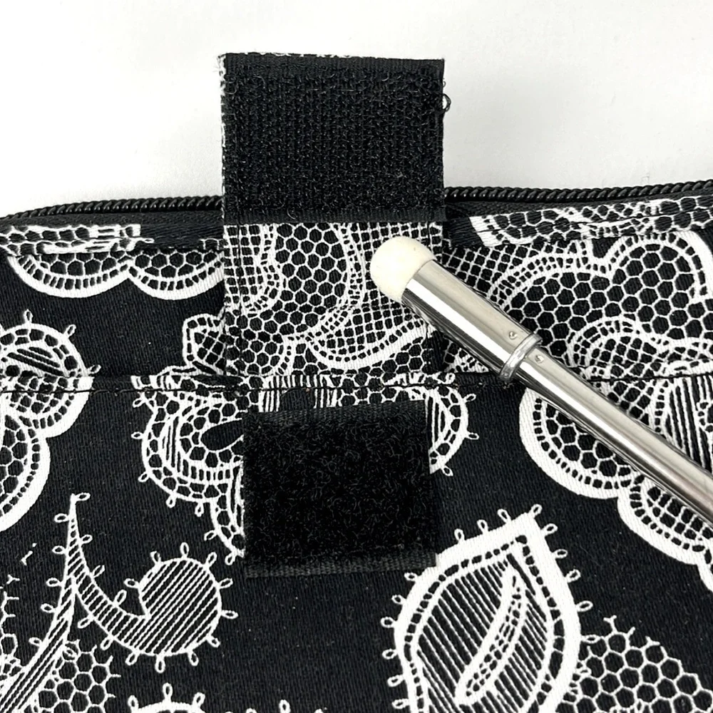 Thirty One Floral Paisley Wristlet Wallet ID Holder Organizer Black White